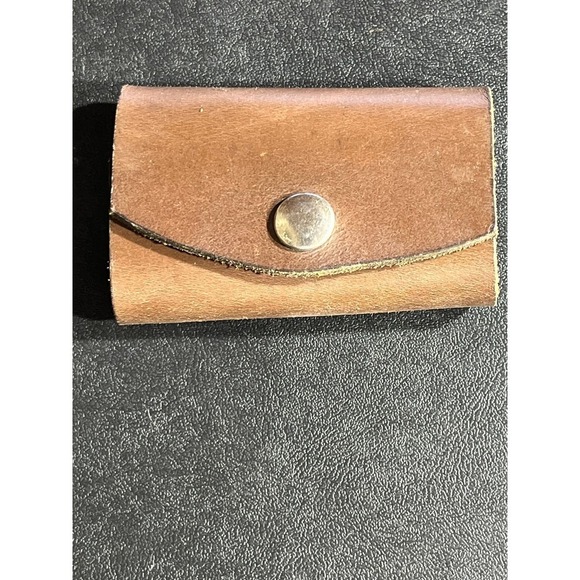 Vintage genuine leather button snap key holder. - Picture 1 of 5